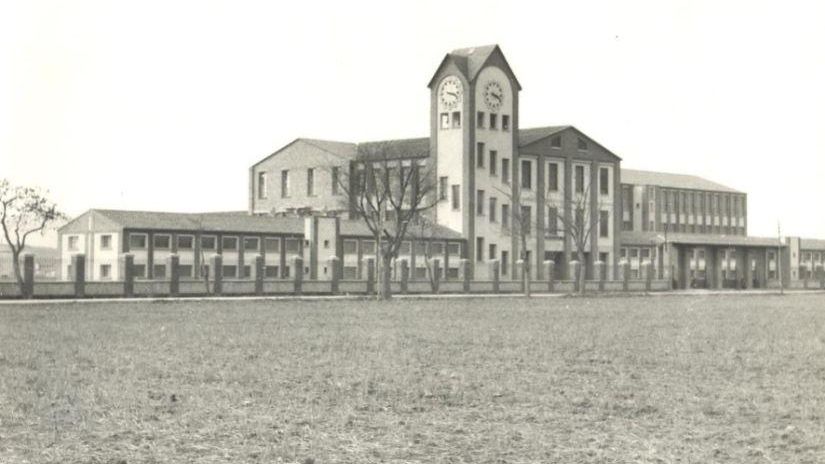 Antigua Matesa, hoy edificio Iwer, en la Rochapea, 1955