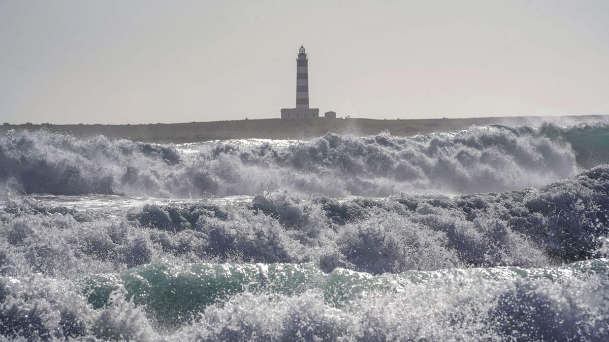 Vista del estado del mar este miércoles en Punta Prima