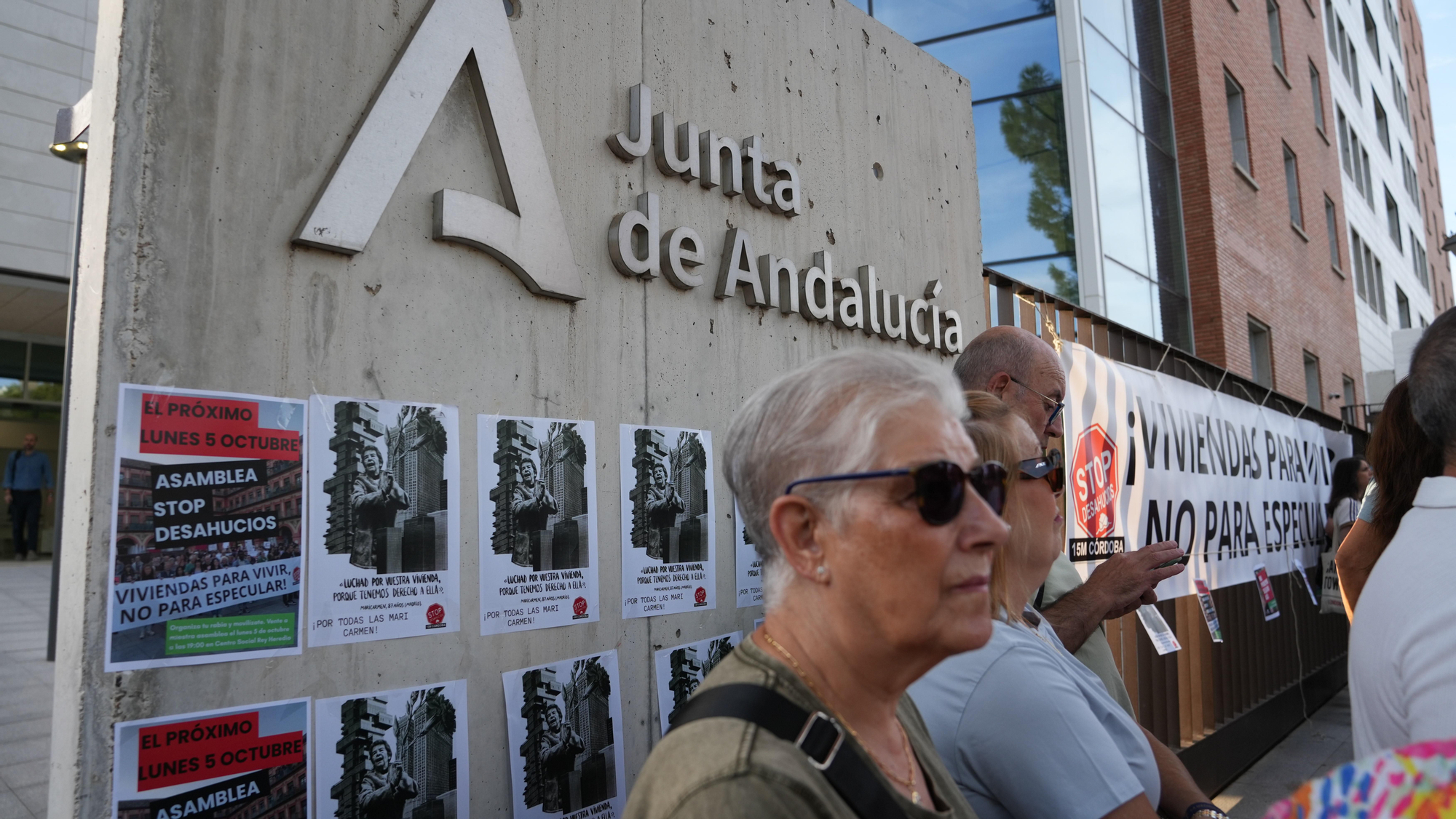 Concentración en Córdoba por la vivienda tras el desahucio de Maricarmen