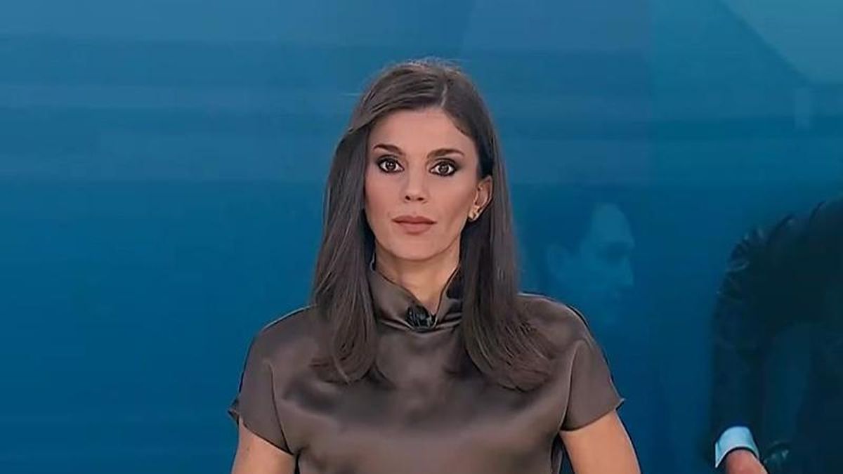 La periodista Lorena Baeza es presentadora y editora adjunta del Telediario Matinal de Televisión Española.