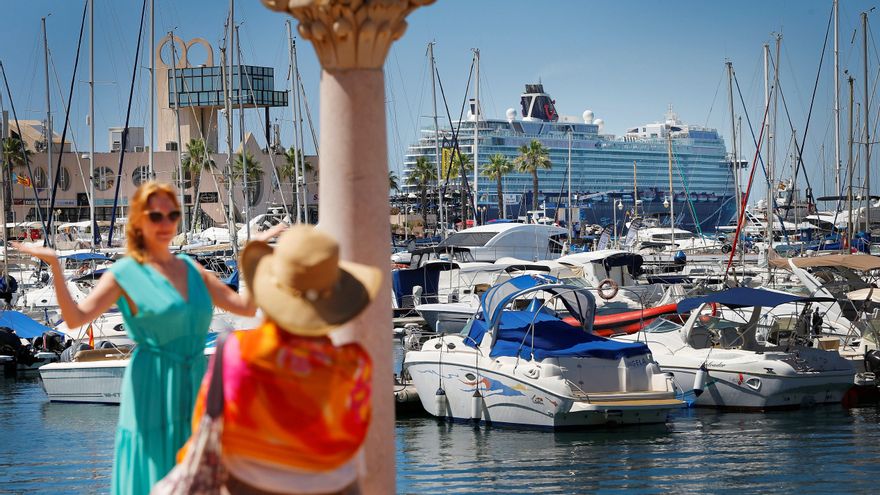 Atraca en Alicante el primer crucero en 15 meses, con 800 alemanes a bordo