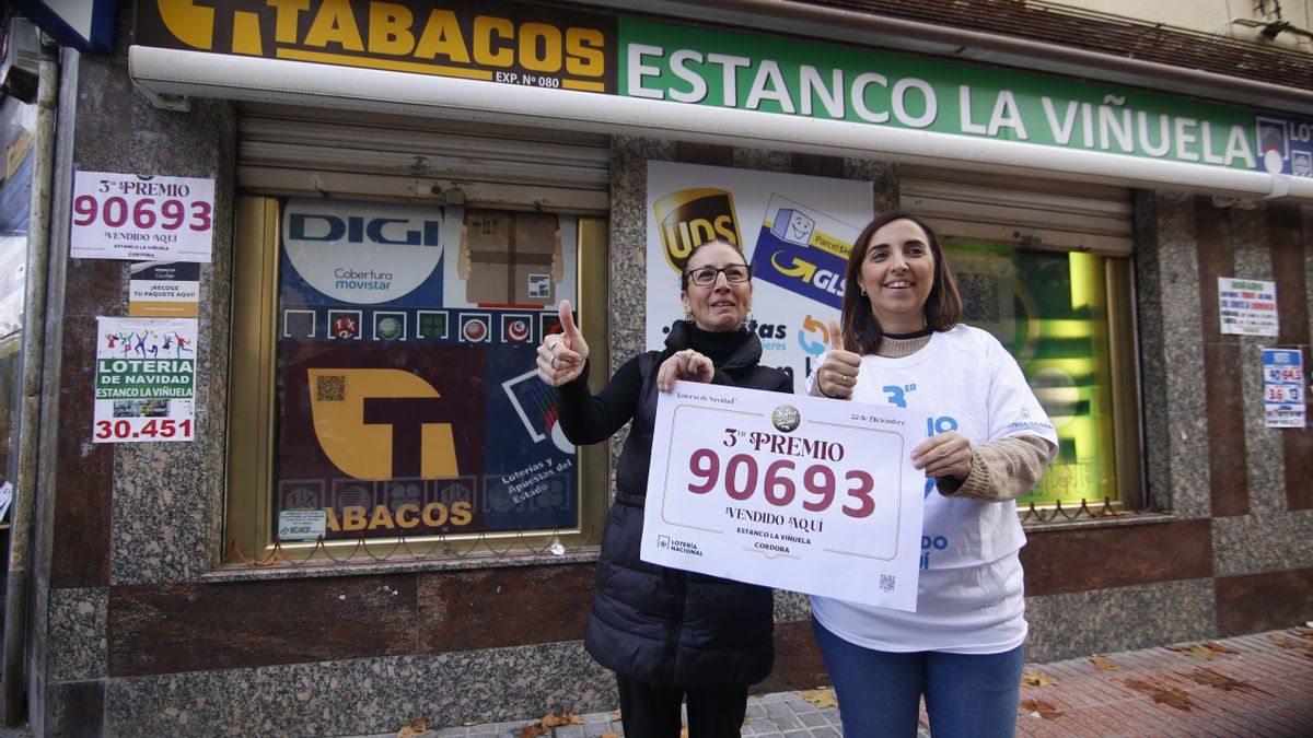 El tercer premio con el número 90693 vendido en el estanco de La Viñuela