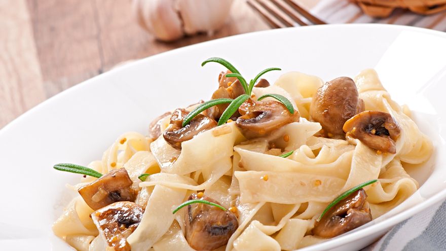 Con miso, setas y puerros: el plato de pasta para reponerte después de las comidas de Navidad