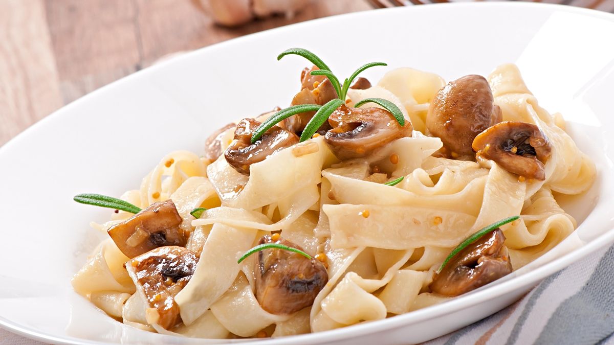 Con miso, setas y puerros: el plato de pasta para reponerte después de las comidas de navidad