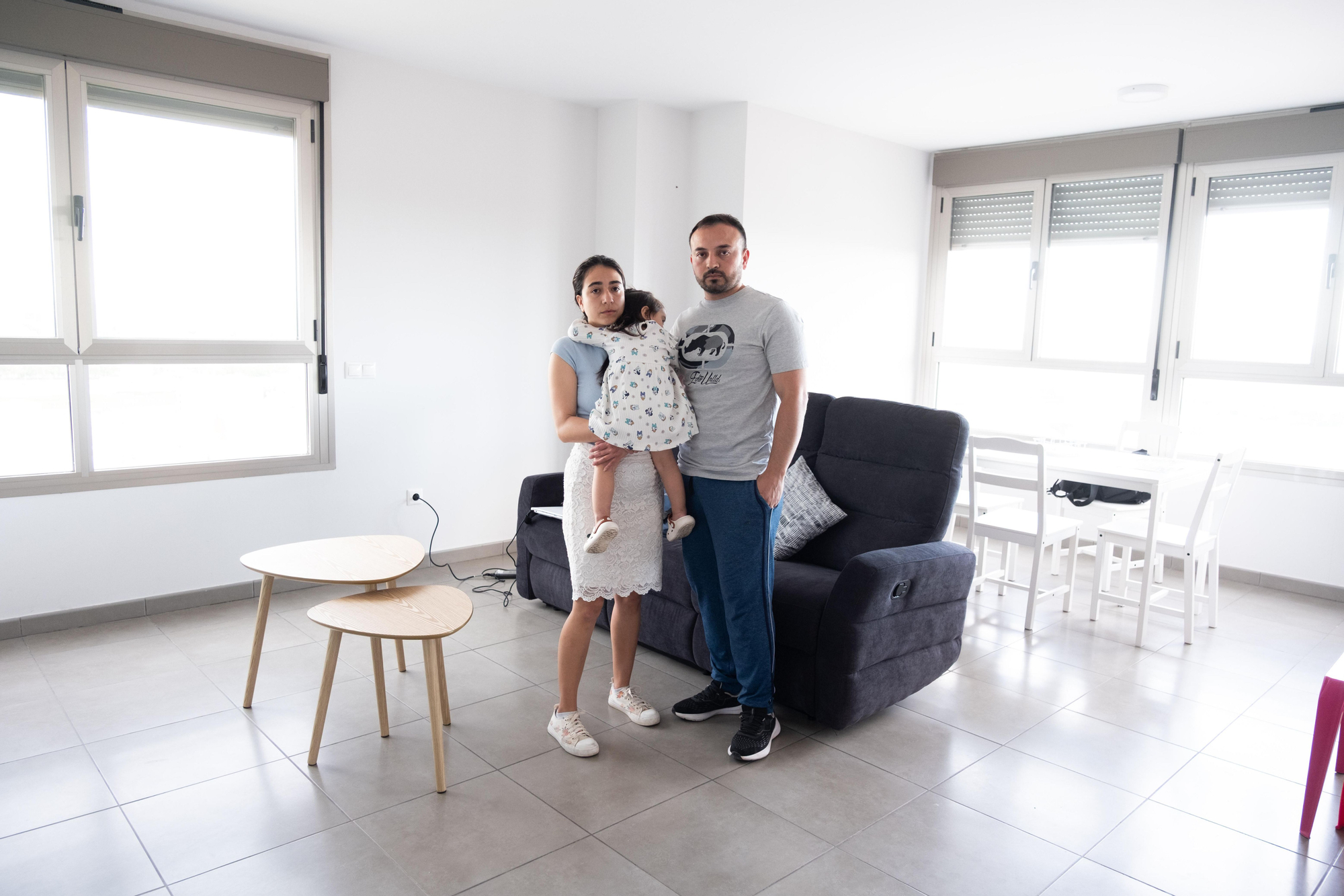 Andrés Eduardo, en busca de piso y trabajo, en el piso donde ha sido realojado temporalmente junto a su familia