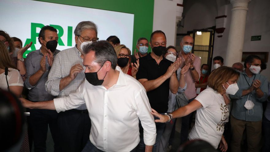 Espadas pacta con Susana Díaz su salida "digna" del PSOE andaluz y evita que una gestora tome el control