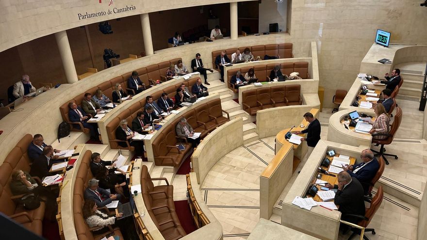 Pleno del Parlamento de Cantabria.