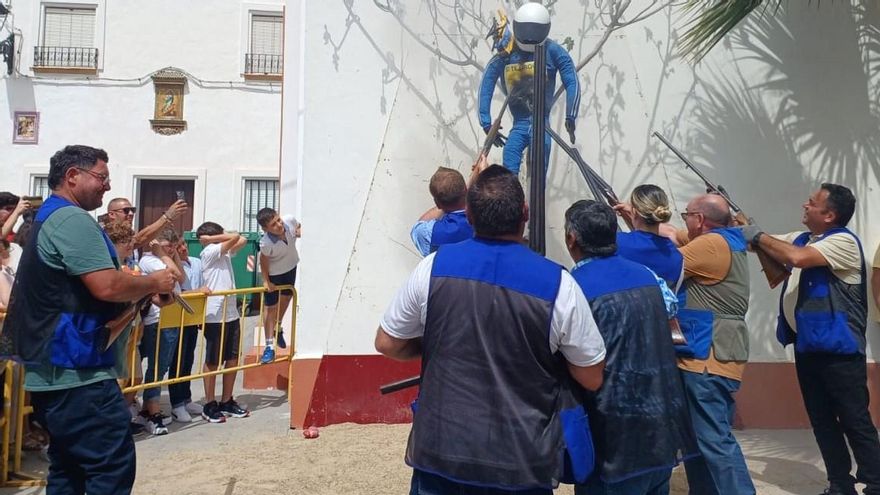 Los escopeteros en plena acción este Domingo de Resurrección.