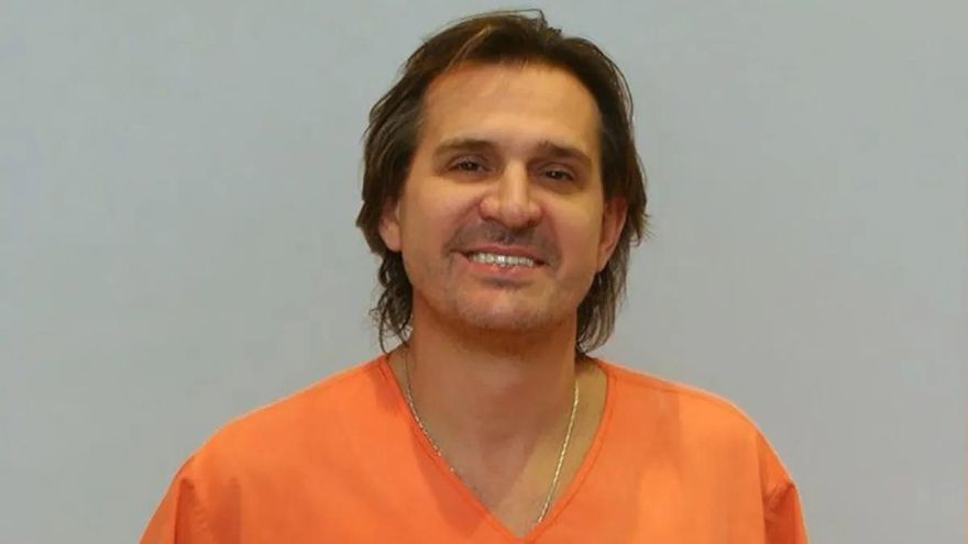 Ordenan la detención de Aníbal Lotocki por el homicidio de un paciente