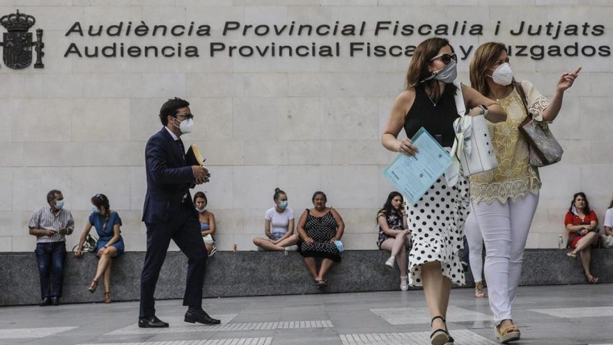 La Fiscalía pide dos años de prisión a un hombre que amenazó a una pareja gay: “Vamos a reventarles por maricones"