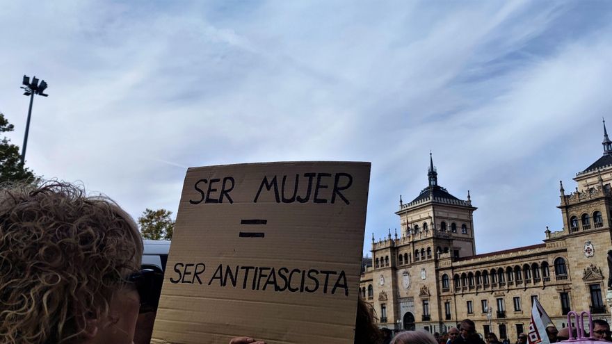 Pancarta de una manifestante en Valladolid
