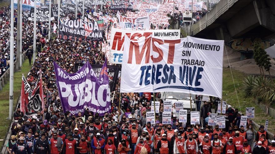 Masivas marchas de organizaciones sociales con reclamos al Gobierno