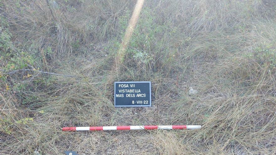 Fosa en el Mas dels Arcs de Vistabella del Maestrat.