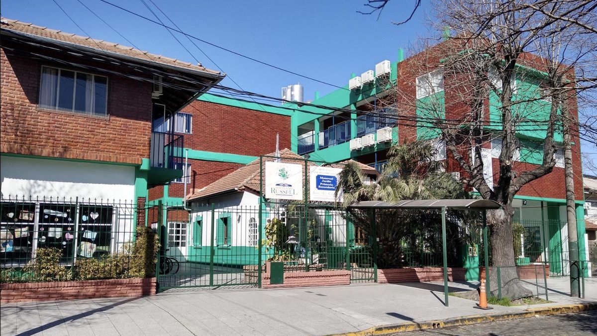 Polémica porque Capital Humano suspendió a un docente en Banfield por supuesto “adoctrinamiento”