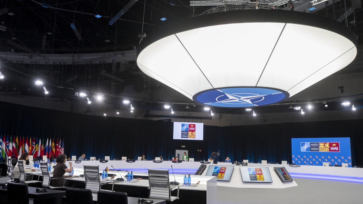 Mesa redonda de las ministras de Asuntos Exteriores y de Defensa de los países aliados de la OTAN, en la Cumbre de la OTAN 2022.