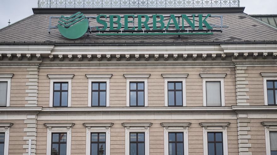 Exterior de la sede Sberbank, el banco más importante de Rusia y de Europa del Este, en Moscú (Rusia), en una fotografía de archivo. EFE/Yuri Kochetkov