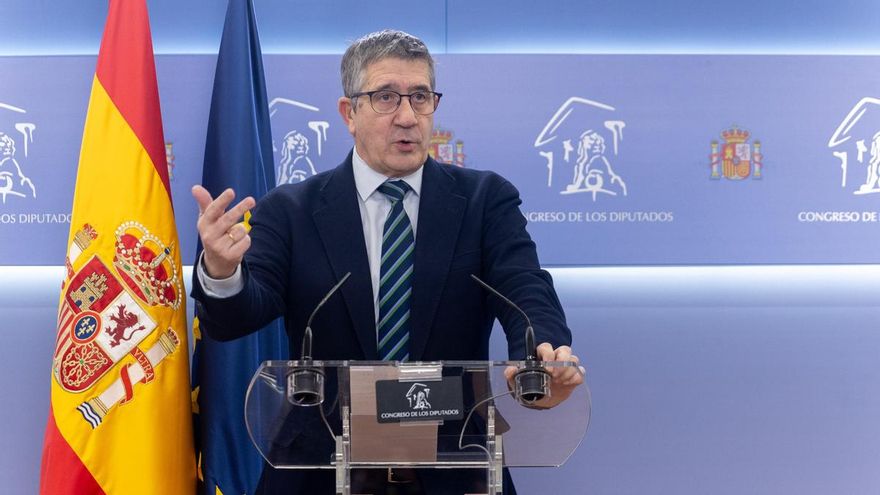 El portavoz del PSOE en el Congreso, Patxi López, durante una rueda de prensa posterior a la Junta de Portavoces, en el Congreso de los Diputados, a 10 de diciembre de 2024, en Madrid (España).