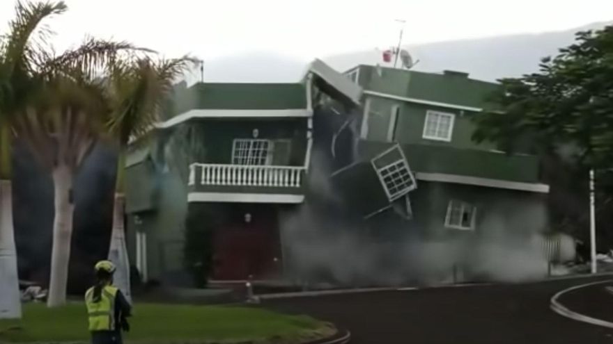 La reconocible vivienda verde que se desplomó en Todoque, protagonista del belén de Valga.
