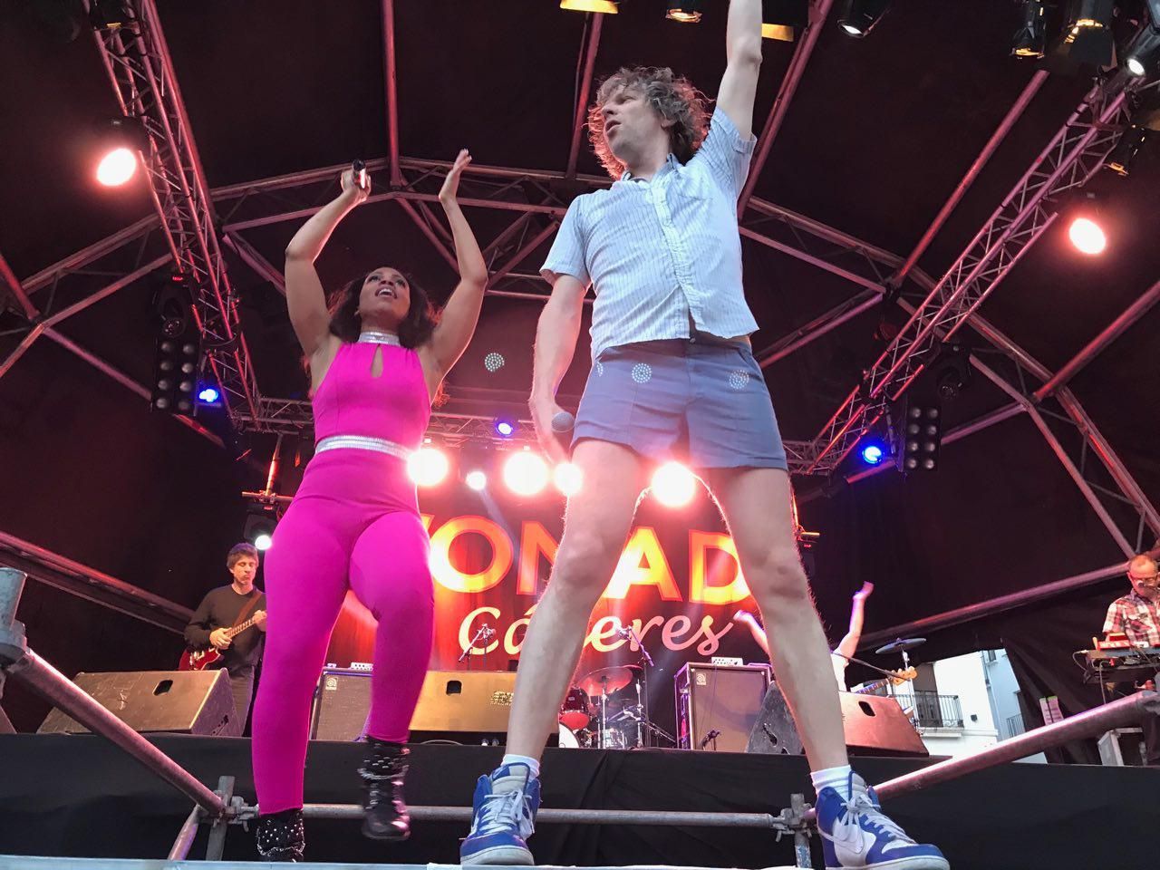 El grupo !!! Chk chk chk sobre el escenario en Womad Cáceres.