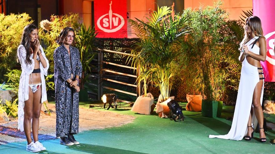 Melyssa y Olga Moreno, junto a Lara Álvarez