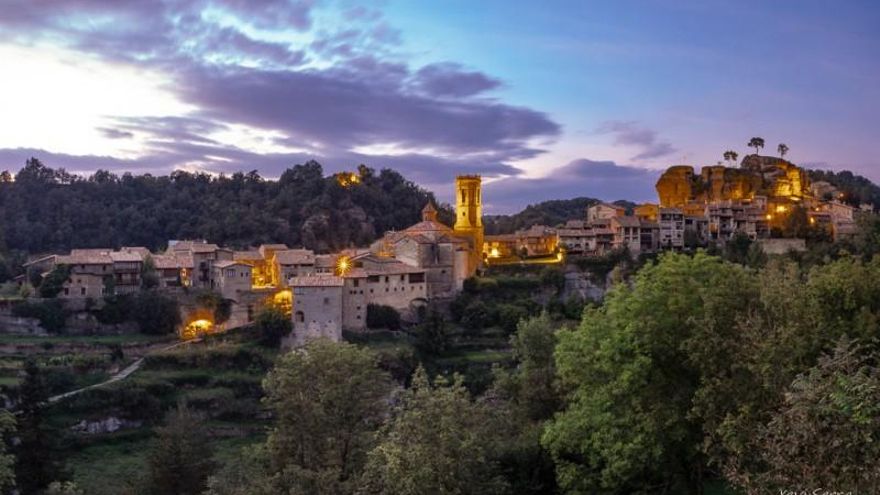 Un pueblo precioso rodeado de piedra y cascadas que es la escapada perfecta para el otoño