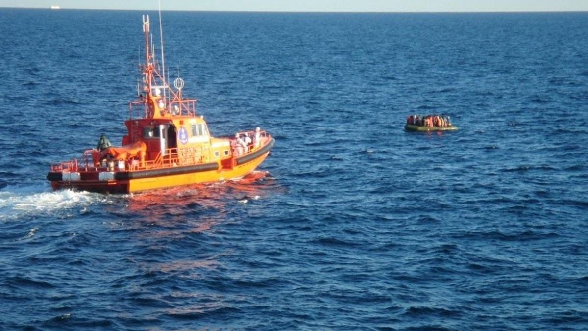 Las llegadas de inmigrantes irregulares a Canarias se desploman casi un 60% hasta agosto