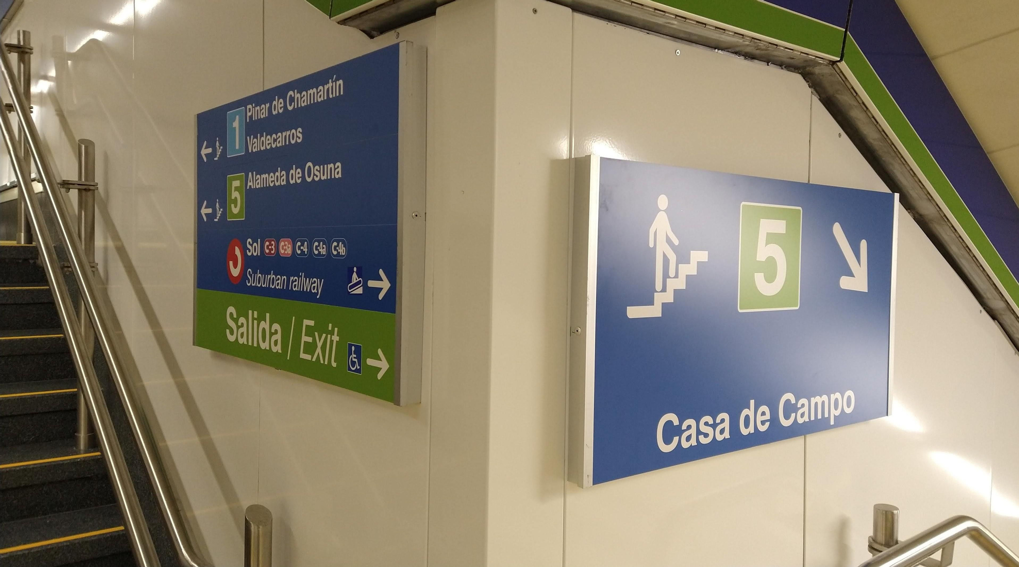 Estación Gran Vía - carteles indicativos