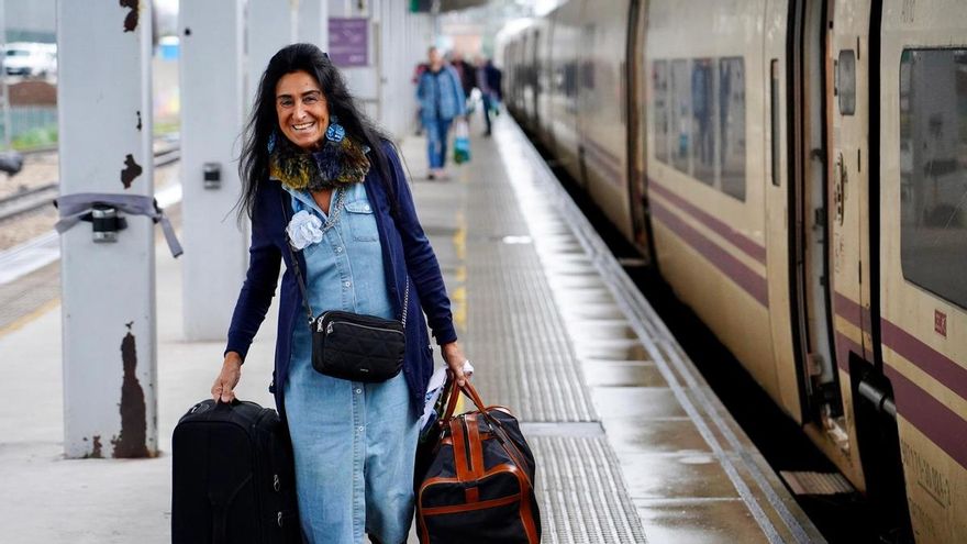 Así es el viaje en el nuevo 'tren playero' con alta velocidad de León a Gijón (y en el 'tren Ikea' a Oviedo)