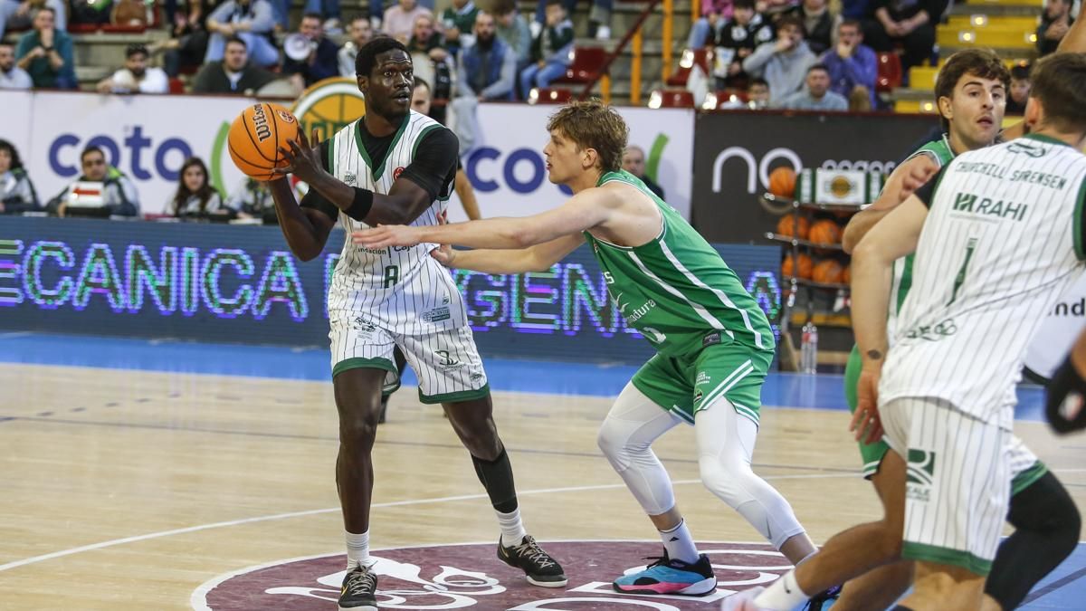 Lance de un partido del Coto Córdoba CB