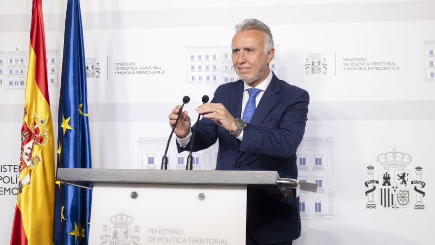 Archivo - El ministro de Política Territorial y Memoria Democrática, Ángel Víctor Torres, ofrece una rueda de prensa en la sede del Ministerio, a 1 de abril de 2024, en Madrid (España). Ángel Víctor Torres ha anunciado hoy que el Gobierno llevará al Tribu