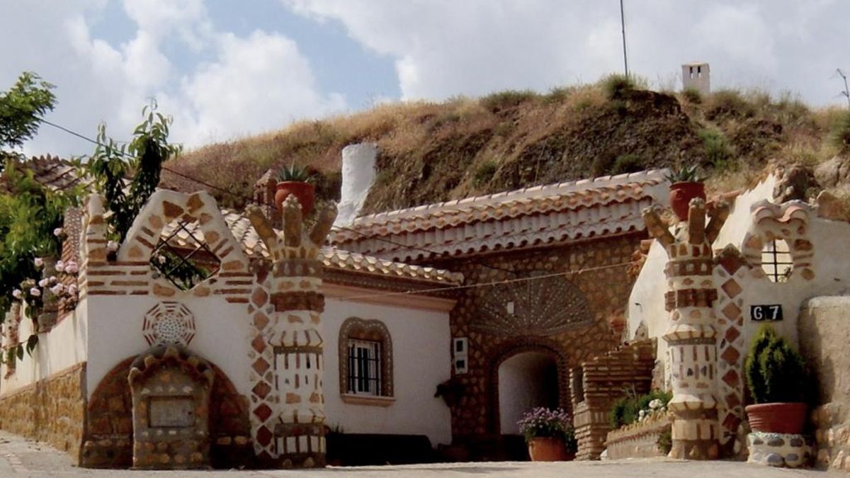 La ciudad andaluza donde todavía se vive dentro de cuevas