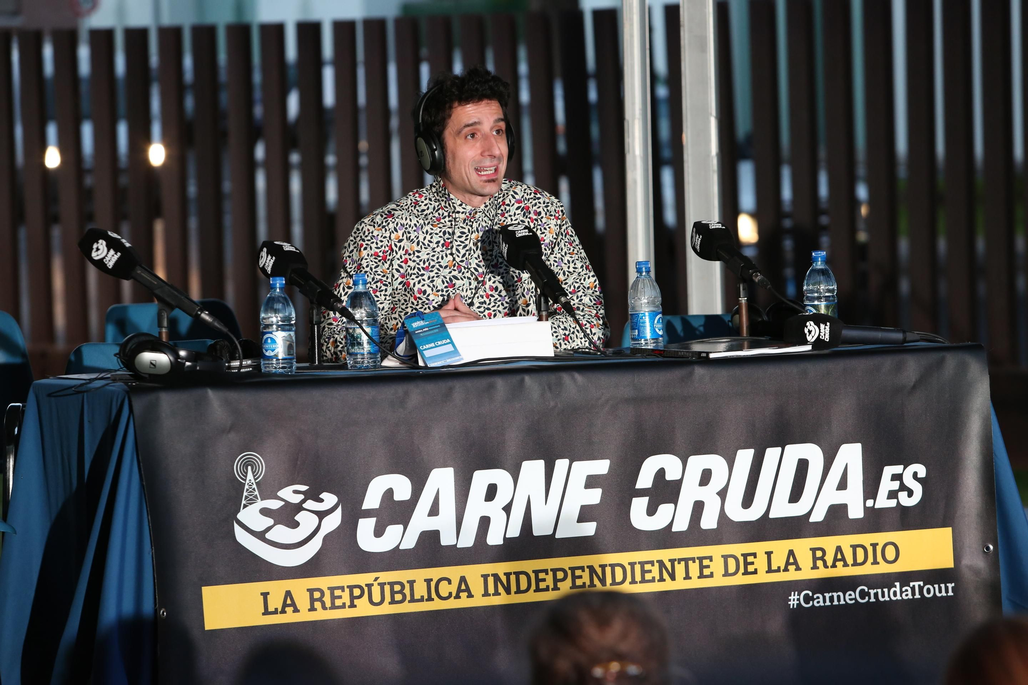 Javier Gallego durante la grabación de su programa: Carne Cruda. (Alejandro Ramos).