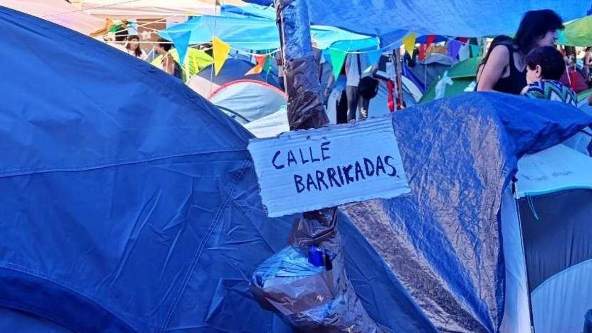 Calle Barricadas en la Puerta del Sol