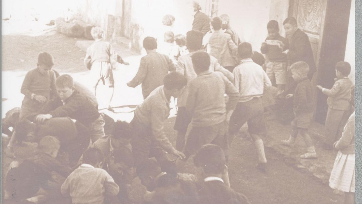 Calebración del 'bateo' o bautizo en la localidad de Letur (Albacete) en 1950