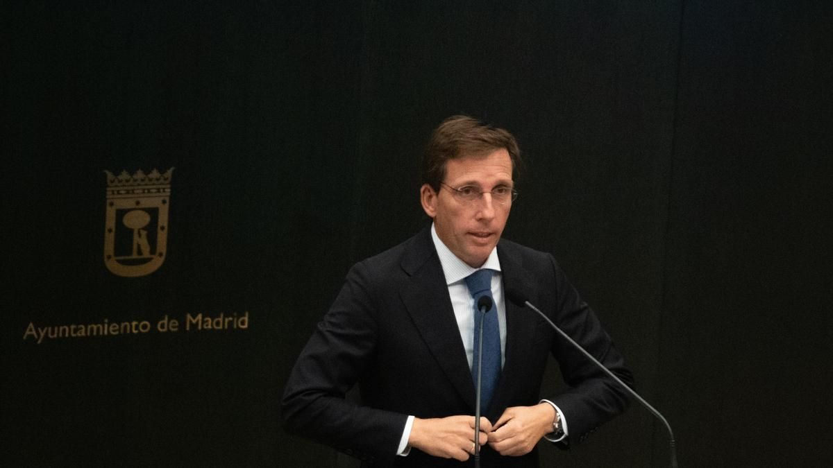 Almeida lamenta no tener competencias para desalojar Sol y Bustinduy responde: "Empiece con los pisos turísticos ilegales"