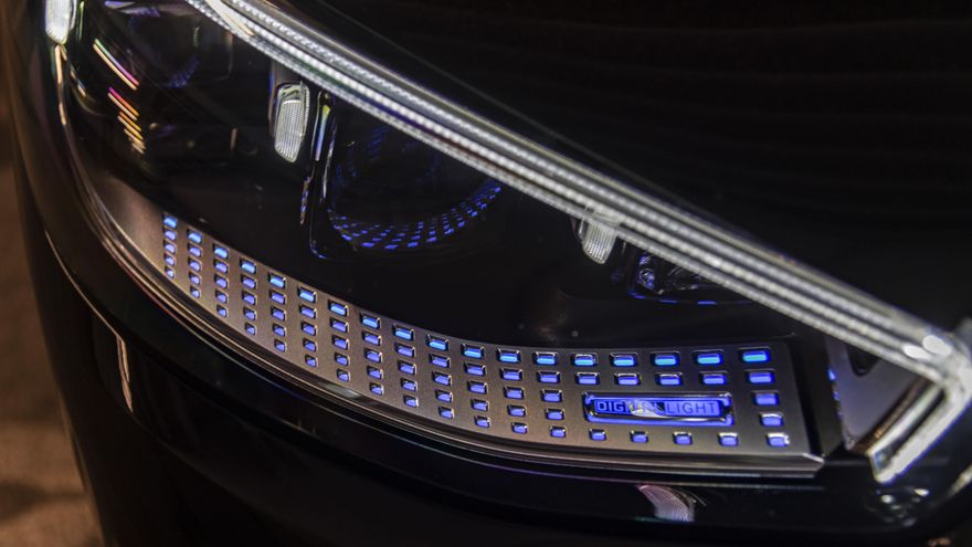 Tecnología Digital Light, luces digitales de alta definición para el Mercedes Clase S.