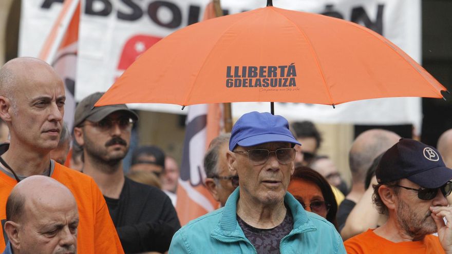 Nueva concentración de apoyo a 'las seis de La Suiza' ante su ingreso en prisión: "Facer sindicalismu nun ye delito"