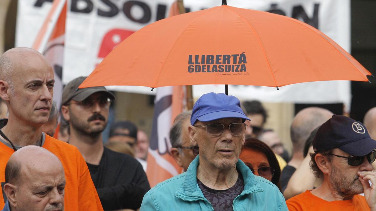 Concentración de apoyo a 'las seis de la Suiza' en Gijón