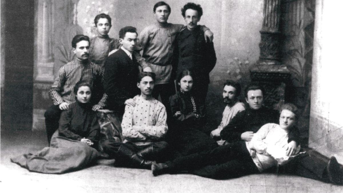 Revolucionarios judíos de Pinsk en 1905, imágenes cedidas por la editorial La Tormenta