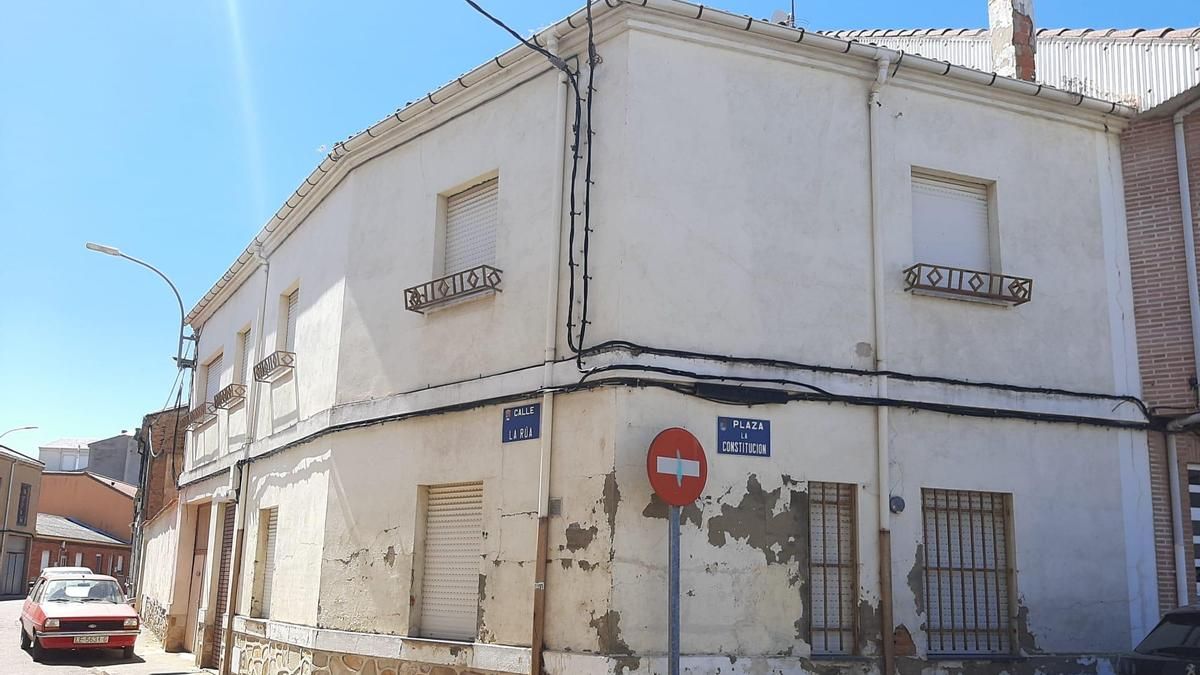 Casa familiar de los Cepeda Nistal entre la plaza de la Constitución y la calle La Rúa, en San Justo de la Vega. 