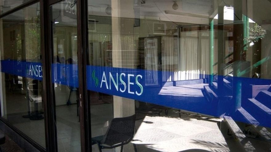Anuncian tablets gratuitas para beneficiarios de la ANSES: ¿cómo acceder?