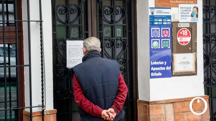 Un anciano entra en un bar de Cerro Muriano