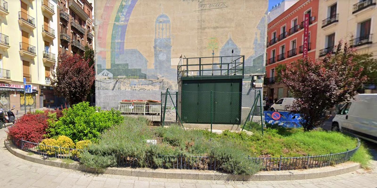 En 2018 apenas quedaban restos del logo, aunque las plantas brotaban con fuerza