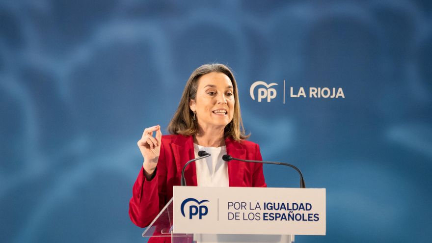 Archivo - La secretaria general del PP, Cuca Gamarra, interviene durante un acto del Partido Popular de La Rioja, en el Círculo Logroñés, a 27 de enero de 2024, en Logroño, La Rioja (España). Durante el acto se ha leído el manifiesto firmado por todos los