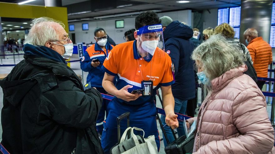French health workers of the 'Civile Protection' control passengers arriving from an international flight before being eventually Covid-19 tested at the Paris-Charles de Gaulle airport in Roissy, France, 11 January 2022.