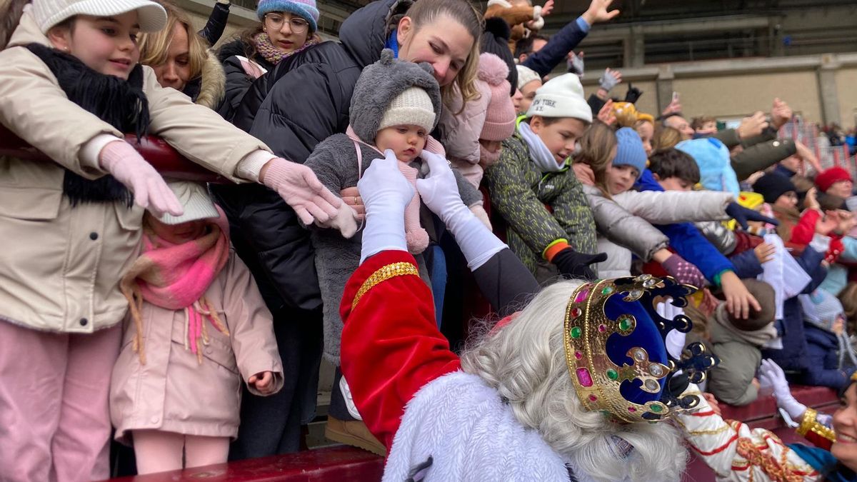 También los bebés han madrugado para recibir a los Reyes Magos en Logroño