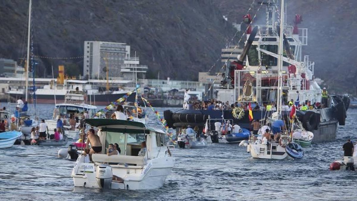 Embarcación de la virgen del Carmen, en la capital tinerfeña, en 2015