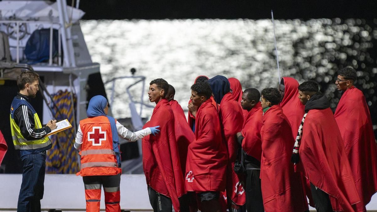 Salvamento rescata dos embarcaciones en Gran Canaria y Lanzarote con más de 300 migrantes
