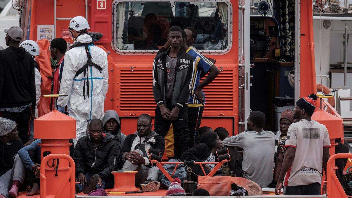 Un grupo de personas migrantes rescatadas al sur de Gran Canaria por Salvamento Marítimo
