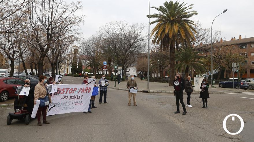 Vecinos de moreras cortan el tráfico